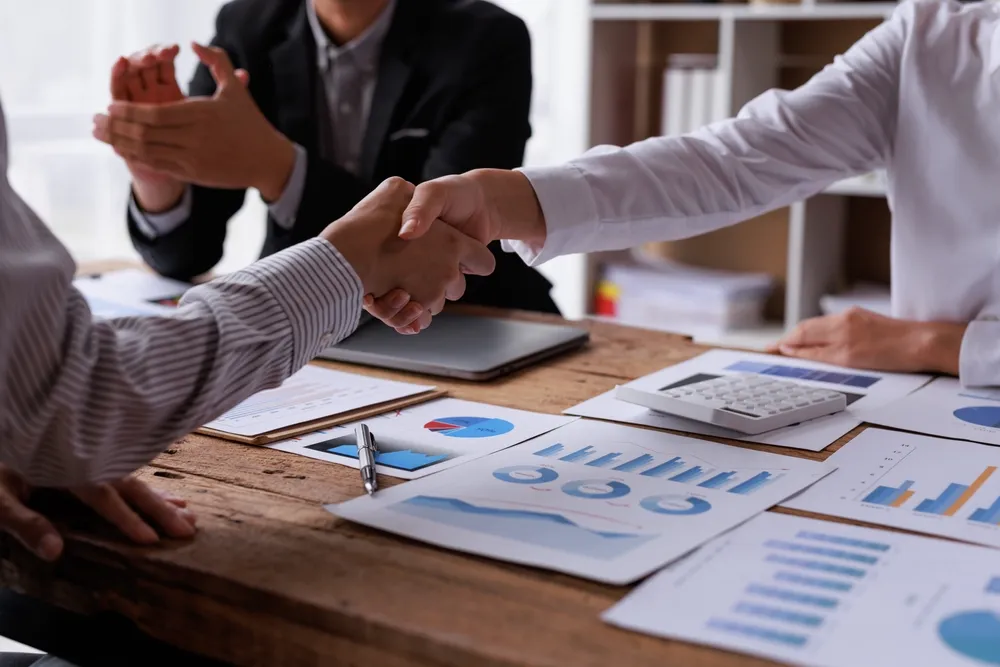 معنى شركة قابضة