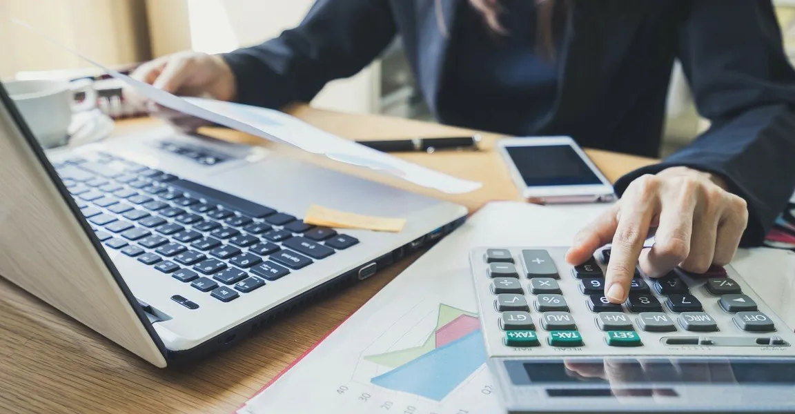 اخصائي حوكمة ومراجعة داخلية